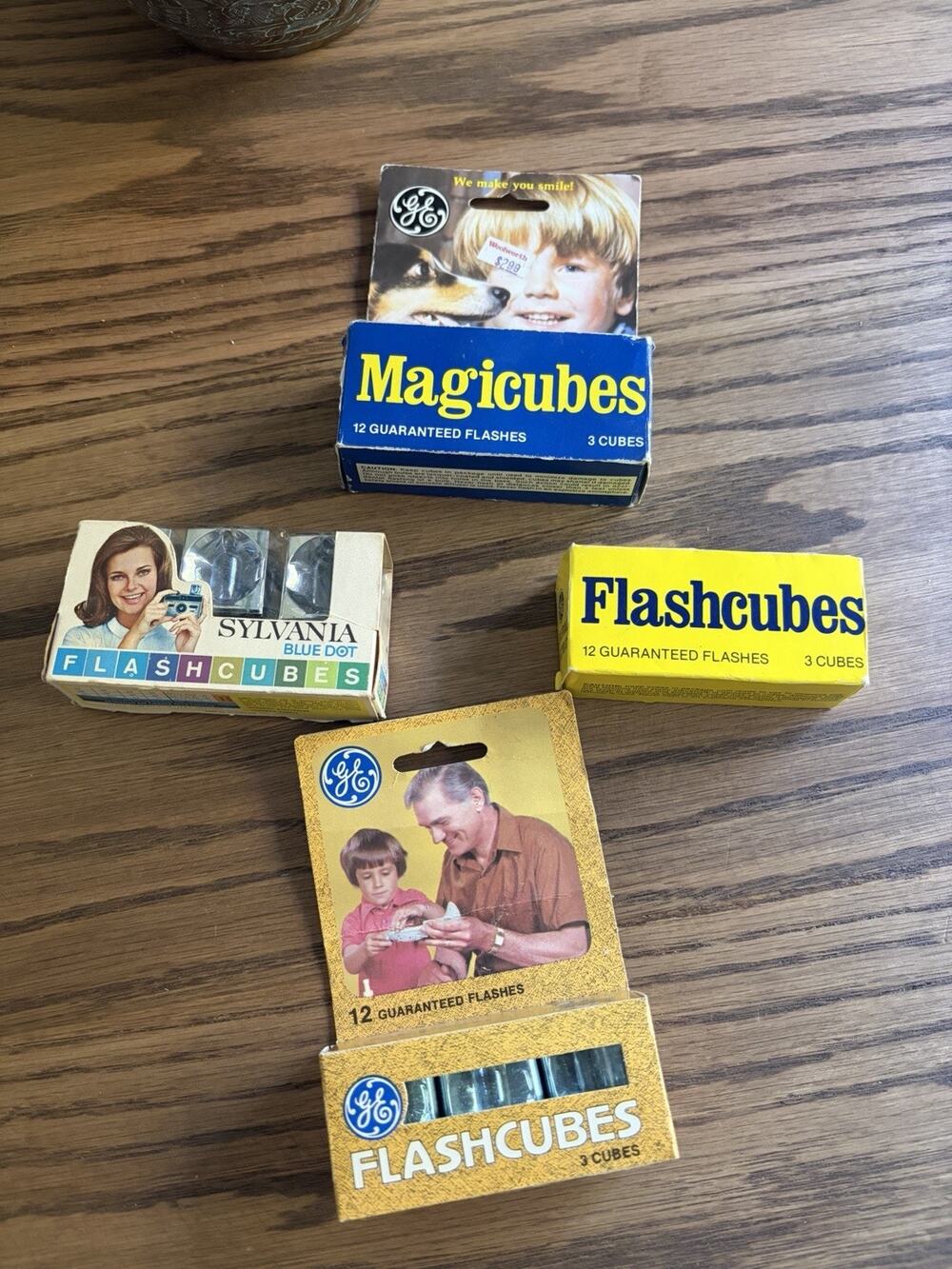 Vintage 1970s GE Magicubes Lof Of 12 Flash Bulbs New/Old Stock In Box
